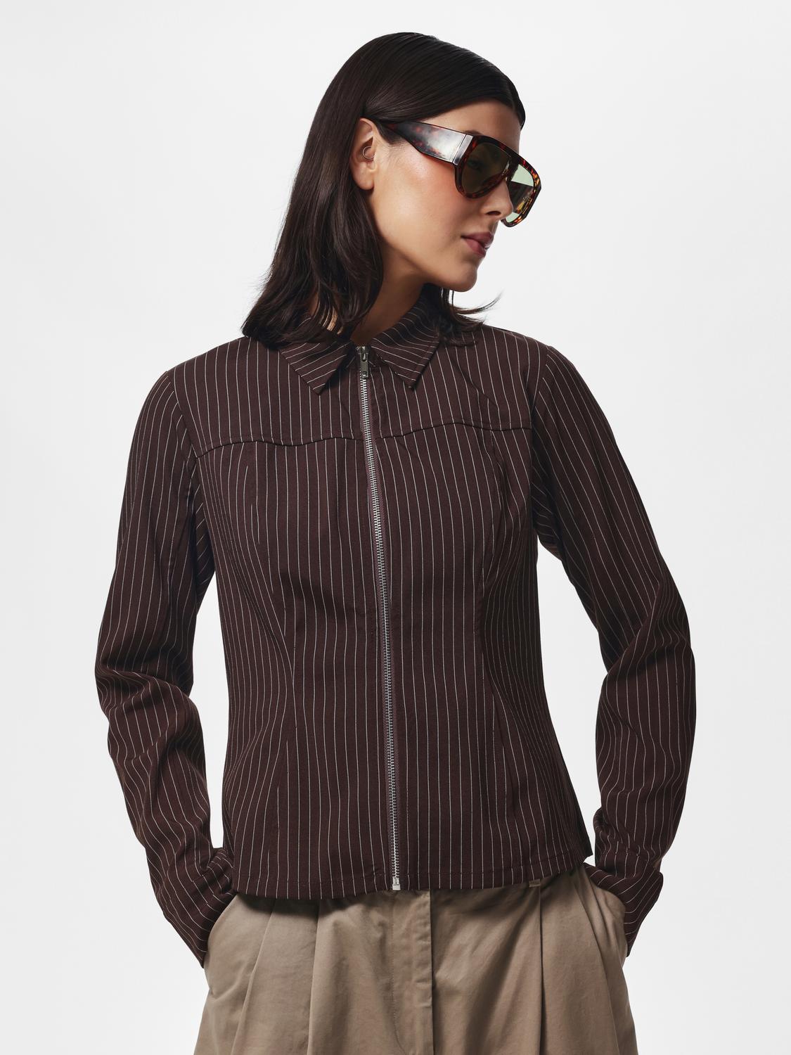 model_shot-front